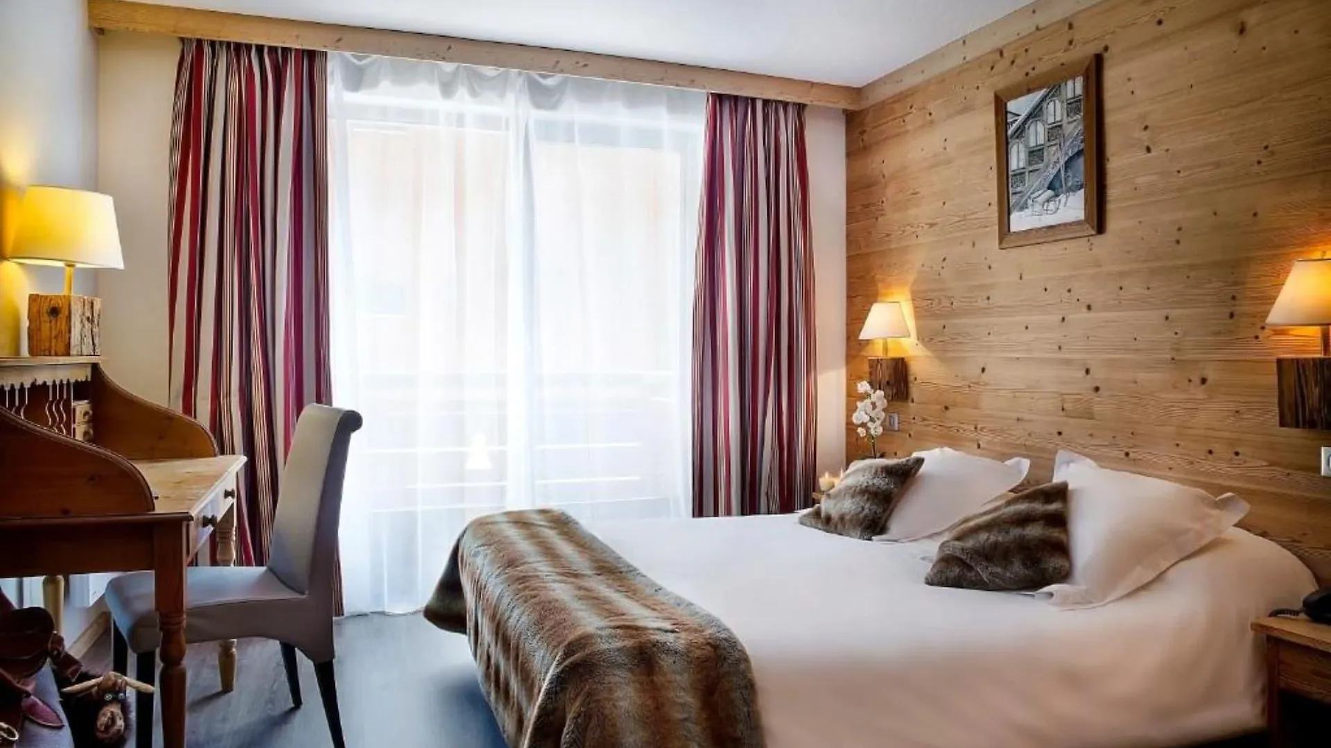 Hotel Alpen Roc La Clusaz 3*,
