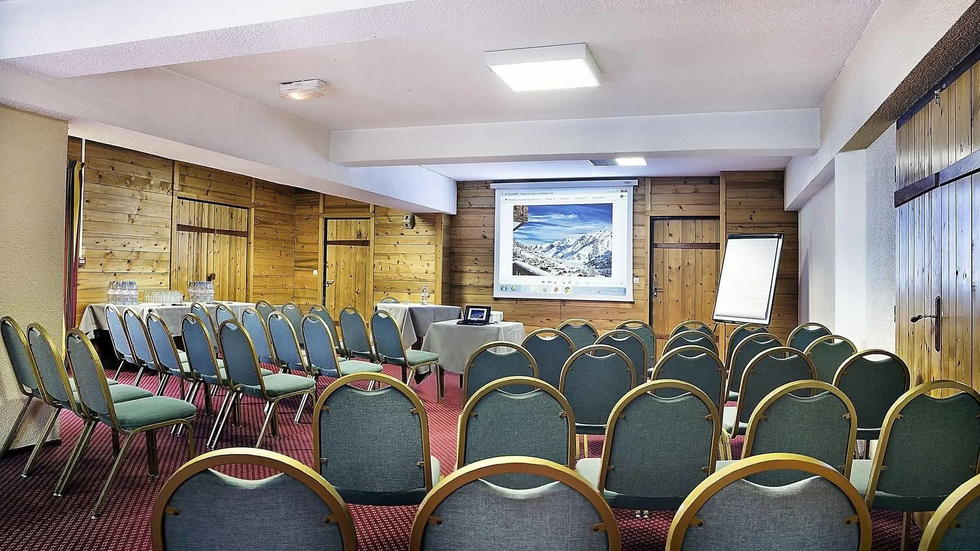 Hotel Alpen Roc La Clusaz 3*,